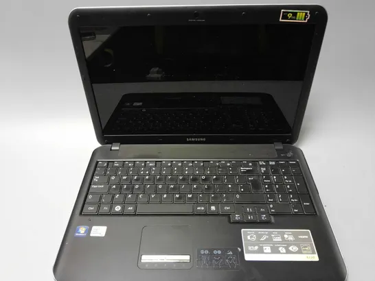 SAMSUNG NP-X520 LAPTOP