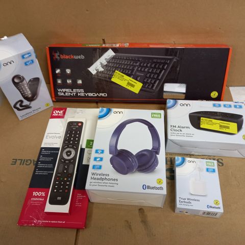 LOT OF APPROXIMATELY 20 ELECTRICAL ITEMS TO INCLUDE WIRELESS KEYBOARD, FM ALARM CLOCK, WIRELESS EARPHONES ETC 