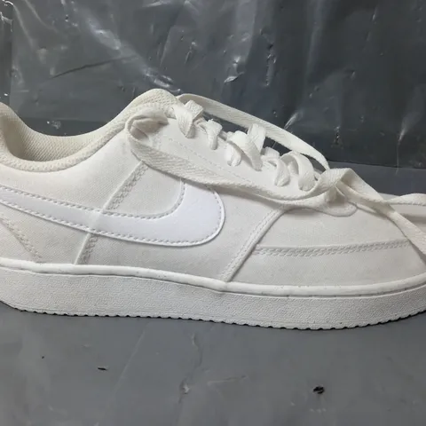 NIKE CRT VISION CANVAS TRAINERS IN WHITE - SIZE 6