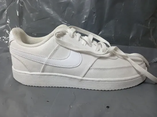 NIKE CRT VISION CANVAS TRAINERS IN WHITE - SIZE 6