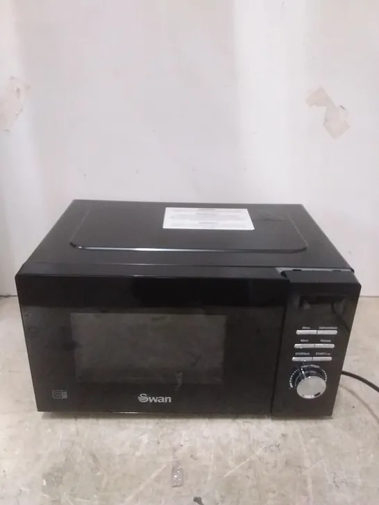 BOXED SWAN 700W MANUAL MICROWAVE - BLACK RRP £64