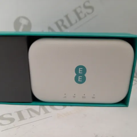 EE MINI HUB - WHITE