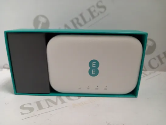 EE MINI HUB - WHITE