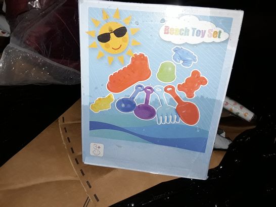 PALLET OF ASSORTED ITEMS TO INCLUDE PAINTING BY NUMBERS, AIR CIRCULATION FAN AND KIDS BEACH TOY SET