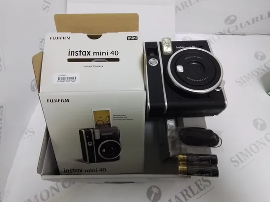 BOXED FUJI FILM INSTAX MINI MINI CAMERA RRP £122.99