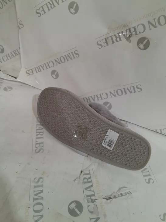  BOXED DUNE GREY SYNTHETIC STAR HOTFIX SLIPPERS SIZE 7