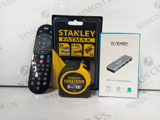 LOT OF APPROXIATELY 10 ASSORTED HOUSEHOLD ITEMS TO INCLUDE BYEASY USB-C 5-IN-1 DOCKING STATION, STANLEY FATMAX TAPE MEASURE, SKY REMOTE, ETC