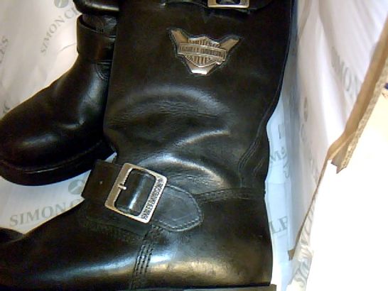 PAIR OF BLACK HARLEY DAVIDSON MOTORCYCLE BOOTS - SIZE UNSPECIFIED