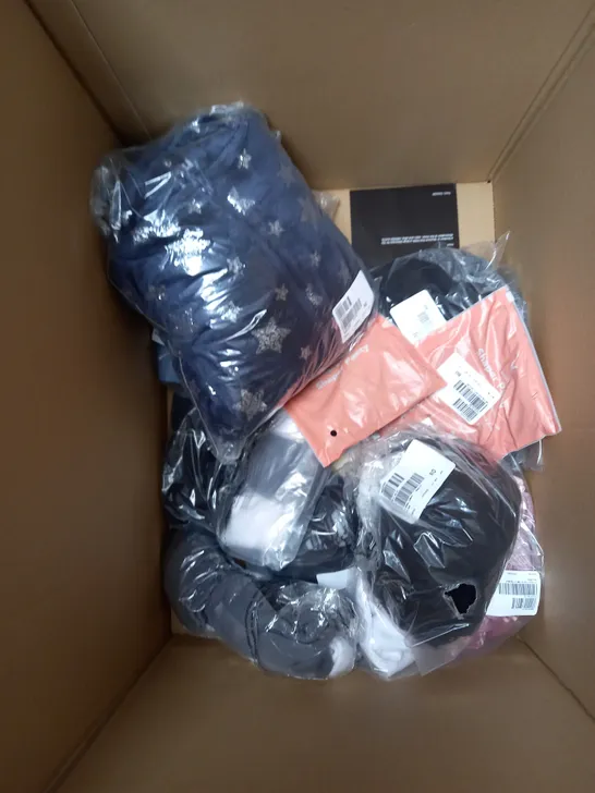 BOX OF APPROXIMATELY 12 ASSORTED CLOTHING ITEMS TO INCLUDE SOCKS, JUMPER, GILET ETC