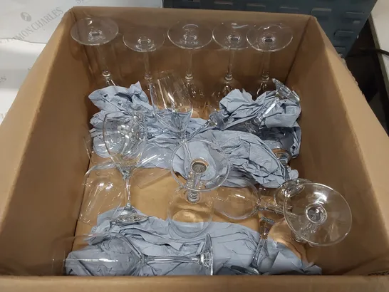 BOX OF APPROXIMATELY 18x ASSORTED WINE GLASSES 