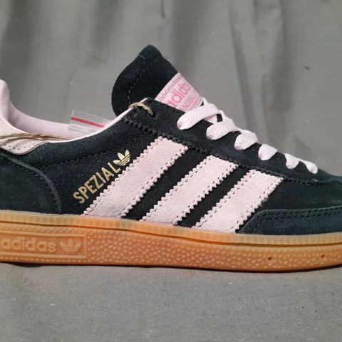 PAIR OF ADIDAS SPEZIAL SHOES IN RUSTIC BLACK/SALMON PINK UK SIZE 4.5