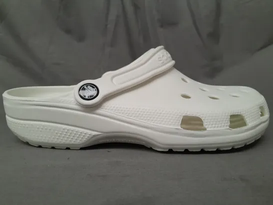 PAIR OF CROCS CLASSICS IN OFF-WHITE UK SIZE M6/W7