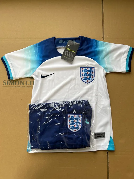 NIKE ENGLAND TOP AND SHORTS SIZE 20 