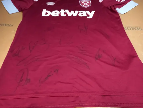 SIGNED WEST HAM UNITED HOME SHIRT SIZE M