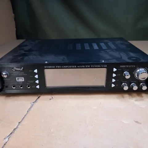 PYLE P320IATU 3000W HYBRID AMPLIFIER