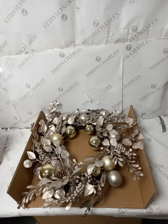 CHAMPAGNE AND GOLD PRE-LIT FESTIVE WREATH RRP £32.99