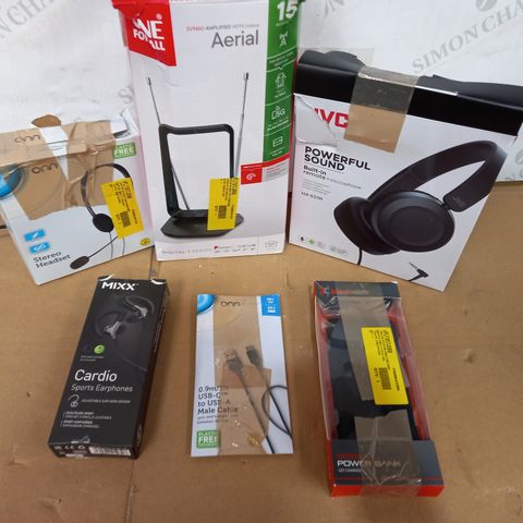 LOT OF APPROXIMATELY 20 ELECTRICAL ITEMS TO INCLUDE AMPLIFIED AERIAL, POWER BANK, STEREO HEADSET ETC