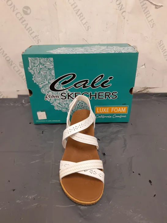 SKETCHERS CALI WOMENS SIZE 9 WEDGE HEEL SANDALS 