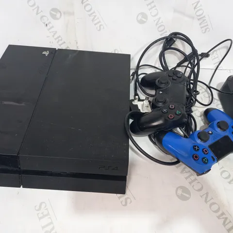 SONY PLAYSTATION 4 GAMES CONSOLE IN BLACK WITH 3RD PARTY CONTROLLER CHARGER, AND 2 CONTROLLERS