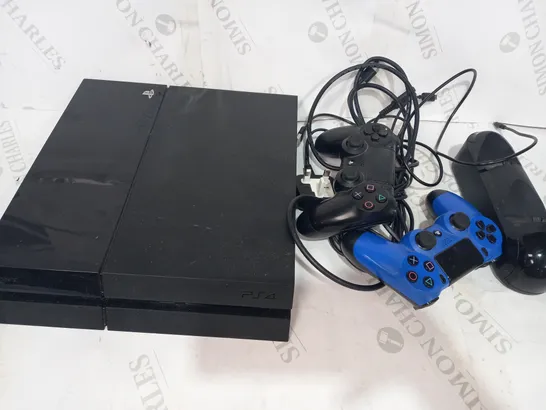 SONY PLAYSTATION 4 GAMES CONSOLE IN BLACK WITH 3RD PARTY CONTROLLER CHARGER, AND 2 CONTROLLERS