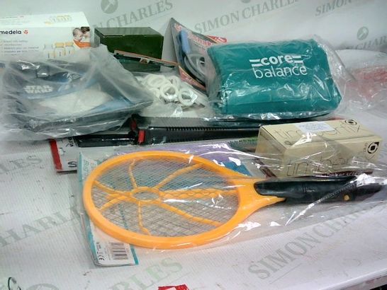 BOX OF APROXIMATELY 14 ASSORTED ITEMS TO INCLUDE A SINK SNAKE WITH EXTRA LARGE HEAD, A HOLSTER AND PRUNING SAW