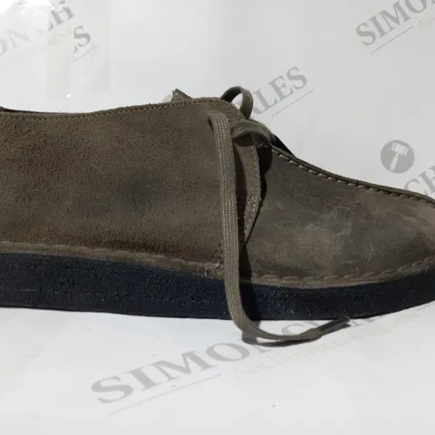 BOXED PAIR OF CLARKS SUEDE SHOES IN DUSTY BROWN UK SIZE 7