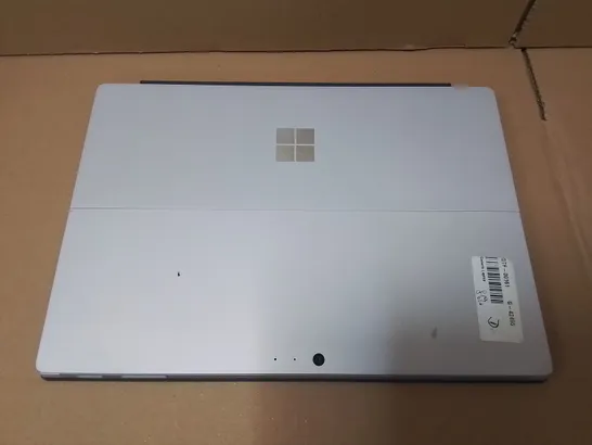 UNBOXED MICROSOFT SURFACE 4 256 GB WITH DETACHABLE KEYBOARD 