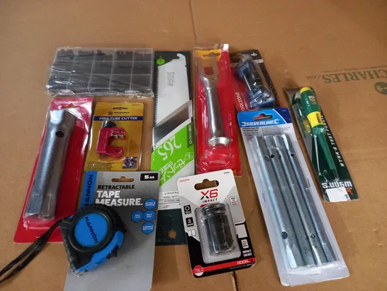 LOT OF ASSORTED DIY AND TOOL ITEMS TO INCLUDE MINI TUBE CUTTER AND NIELSEN HAMMER