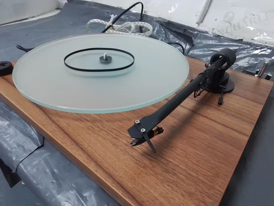 PROJECT T1 TURNTABLE IN WALNUT