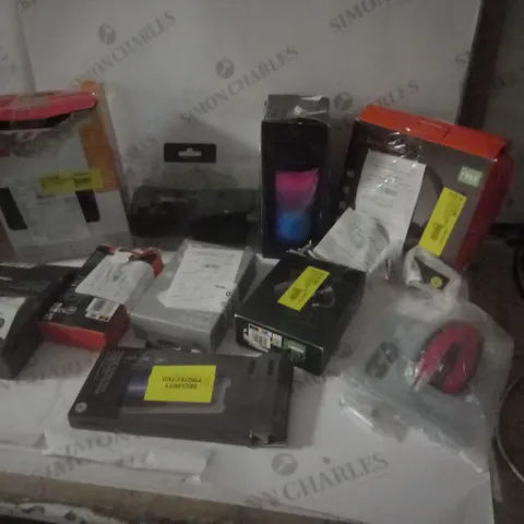 LOT OF APPROX 10 ASSORTED ITEMS TO INCLUDE SPEAKER, WIRELESS MOUSE, AERIAL