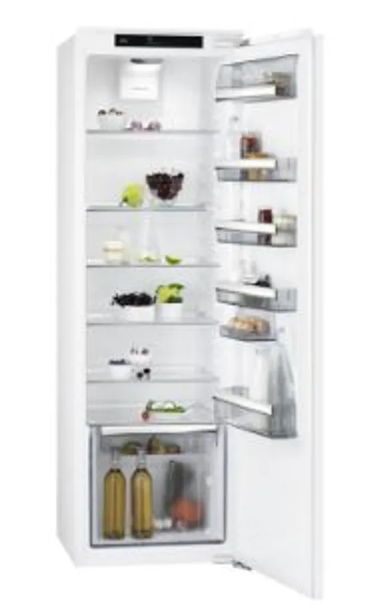 AEG 6000 SERIES TALL INTEGRATED FRIDGE 310L MODEL SKE818E1DC RRP £1000