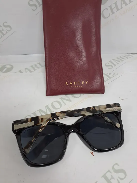 RADLEY SUNGLASSES IN GLOSS BLACK