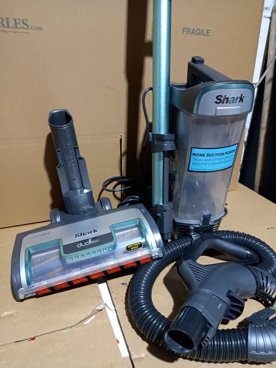 SHARK UPRIGHT VACUUM CLEANER AZ912UKT