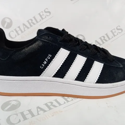 PAIR OF ADIDAS CAMPUS SHOES IN BLACK/WHITE UK SIZE 5.5