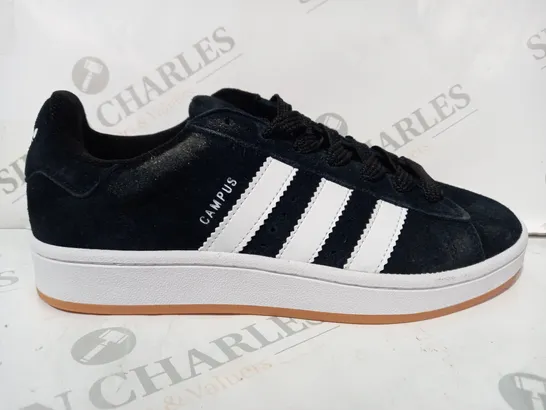 PAIR OF ADIDAS CAMPUS SHOES IN BLACK/WHITE UK SIZE 5.5