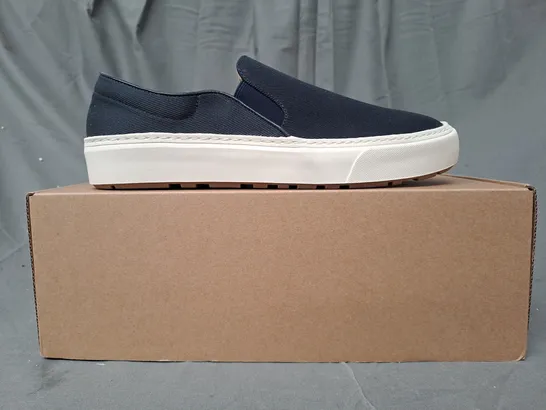 BOXED PAIR OF AMAZON ESSENTIALS SLIP-ON SHOES IN NAVY UK SIZE 7.5