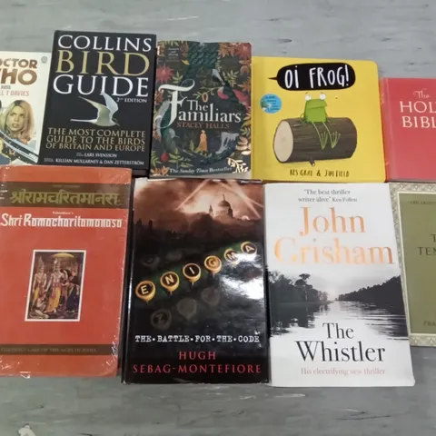 PALLET OF ASSORTED BOOKS BY JOHN GRISHAM, DOLLY ALDERTON, VINCE FLYNN, HUGH SEBAG-MONTEFIORE, WILLIAM SHAKESPEARE, TANITH LEE 