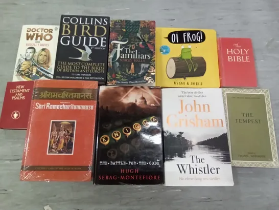 PALLET OF ASSORTED BOOKS BY JOHN GRISHAM, DOLLY ALDERTON, VINCE FLYNN, HUGH SEBAG-MONTEFIORE, WILLIAM SHAKESPEARE, TANITH LEE 