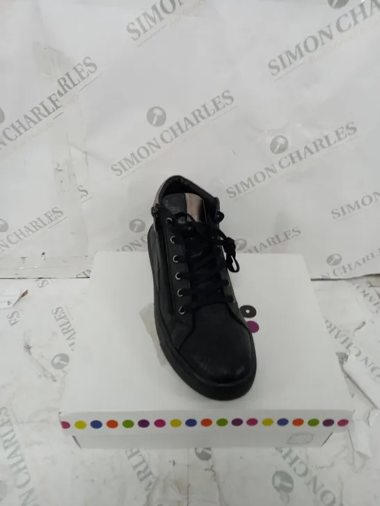 BOXED ADESSO LUNA ZIP TRAINERS, BLACK - SIZE 8