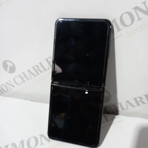 SAMSUNG GALAXY Z FLIP PHONE IN BLACK