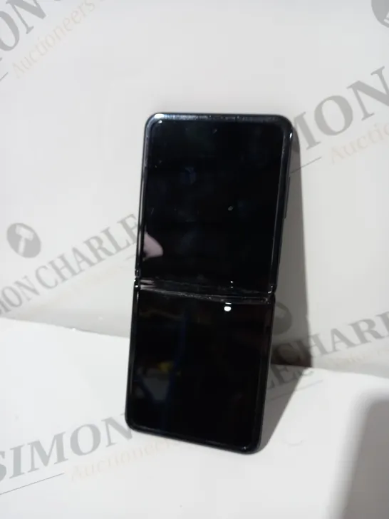 SAMSUNG GALAXY Z FLIP PHONE IN BLACK