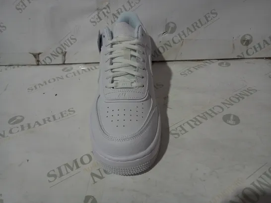 BOXED PAIR OF DESIGNER TRAINERS IN THE STYLE OF NIKE AIR FORCE 1 IN WHITE UK SIZE 9