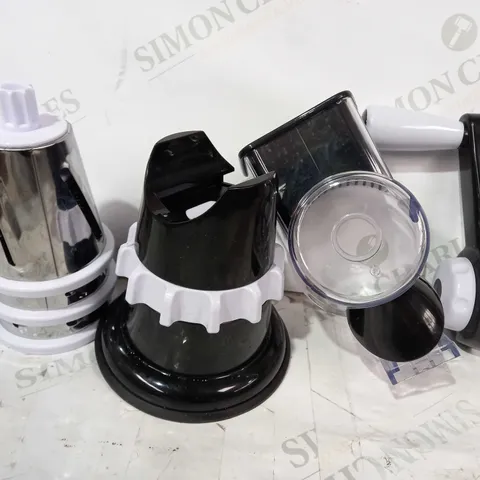 COOKS ESSENTIALS GRATRER AND SLICER