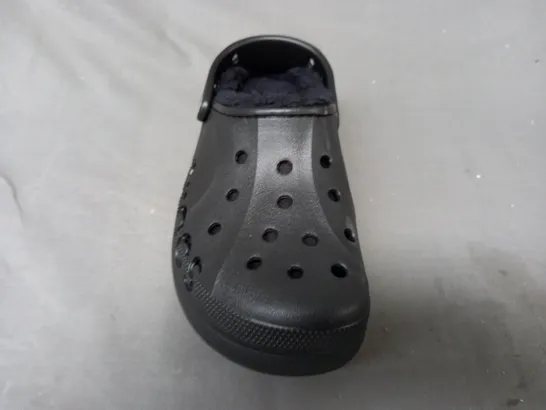 PAIR OF CROCS BAYA PLATFORM LINED CLOGS IN BLACK UK SIZE 4