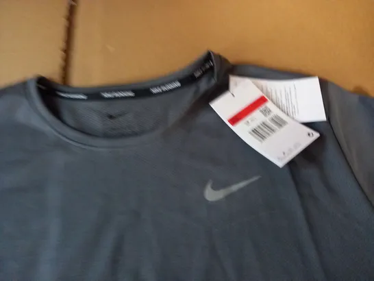 NIKE RUNNING GREY T-SHIRTS - L