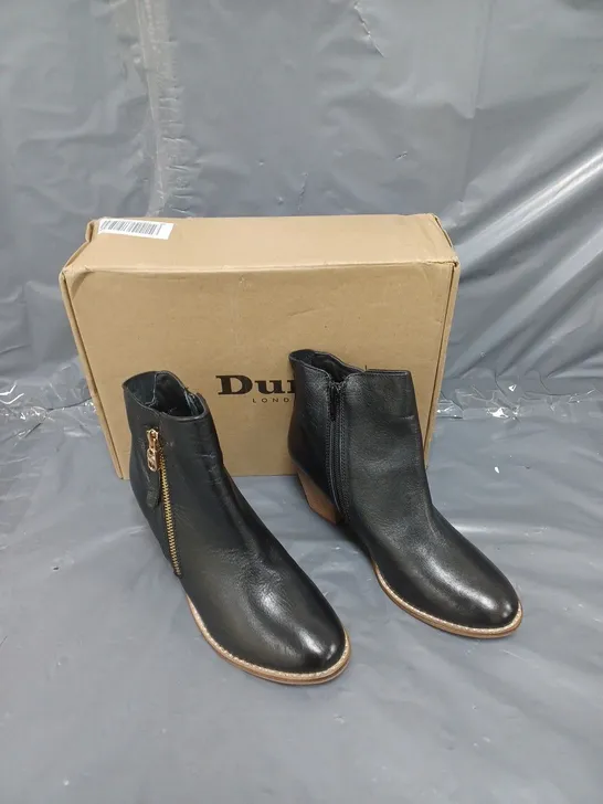 BOXED PAIR OF DUNE LONDON BLACK ZIP UP ANKLE BOOTS SIZE 5