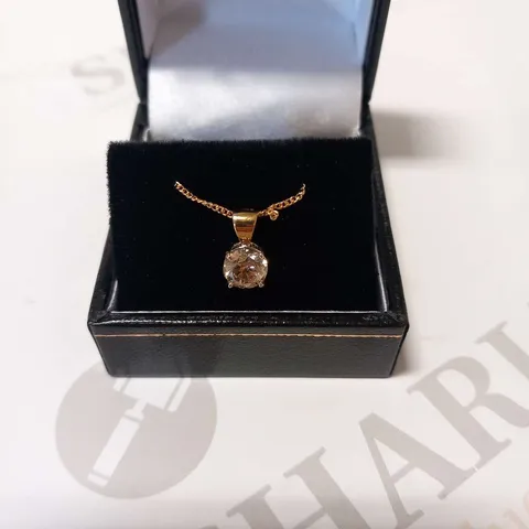 18CT GOLD PENDANT ON CHAIN, SET WITH A NATURAL DIAMOND WEIGHING +1.02CT