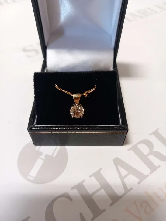 18CT GOLD PENDANT ON CHAIN, SET WITH A NATURAL DIAMOND WEIGHING +1.02CT