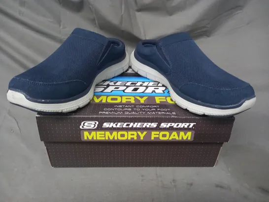 BOXED PAIR OF SKECHERS SLIP-ON FLEX-LITE SHOES IN NAVY SIZE 9