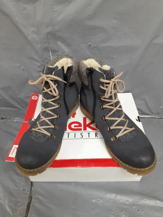 BOXED PAIR OF RIEKER LINED BOOTS IN BLUE SIZE 39